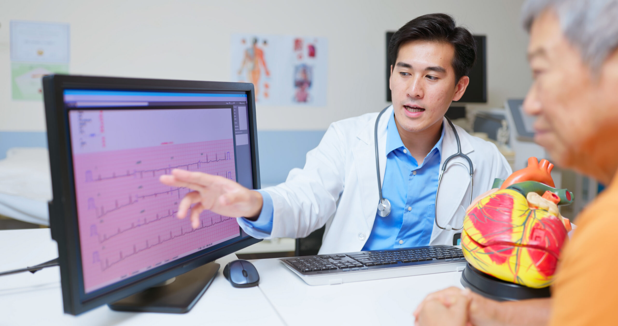 doctor explain cardiologist exam